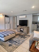 44 Inwood Rd in Port Washington, NY - Building Photo - Building Photo