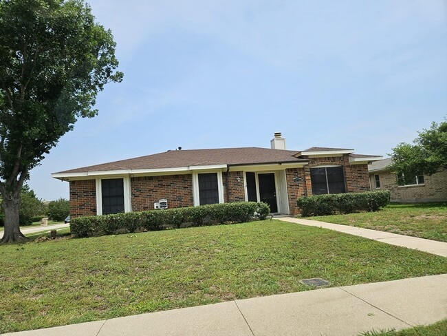 property at 1773 Glencairn Ln