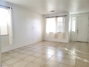 9530 W Mesa Vista Ave in Las Vegas, NV - Building Photo - Building Photo