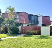3764 Victoria Dr in West Palm Beach, FL - Building Photo