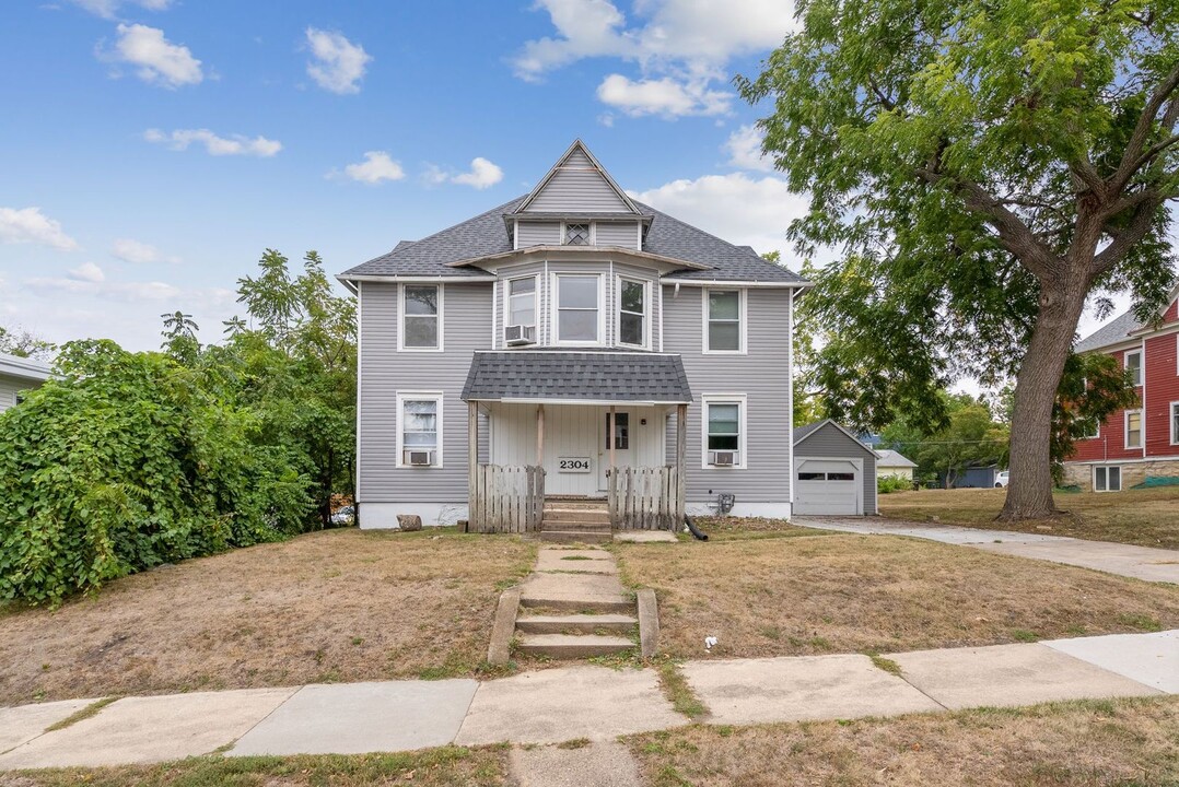 2304 Walnut St in Cedar Falls, IA - Building Photo