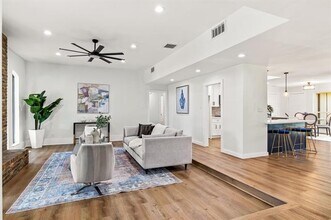 2205 Timberwood in Carrollton, TX - Foto de edificio - Building Photo