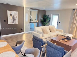 601 NW 10th St in Hallandale Beach, FL - Building Photo - Building Photo