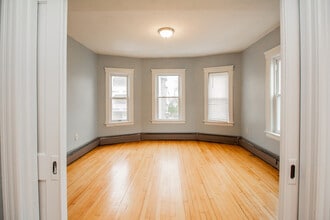 77 Cohasset St, Unit 2 in Worcester, MA - Building Photo - Building Photo