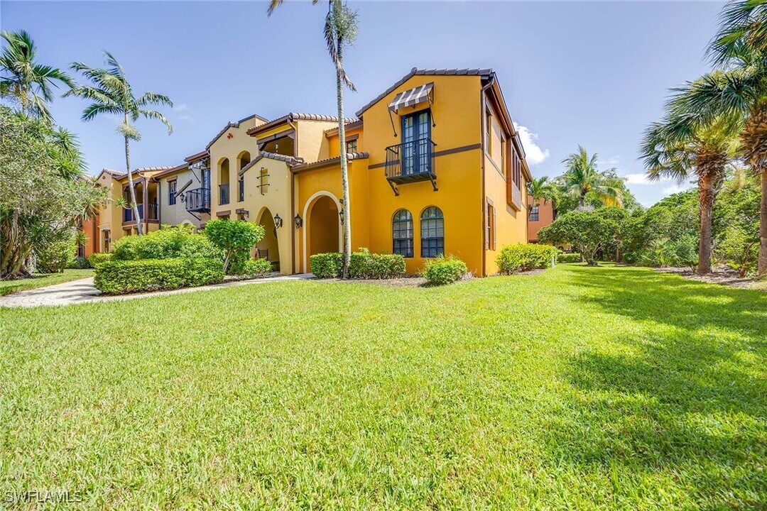 9134 Chula Vista St in Naples, FL - Building Photo