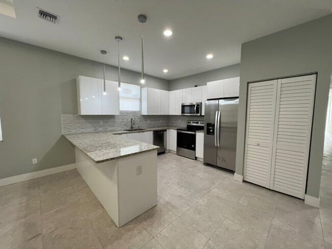 227 N E St in Lake Worth Beach, FL - Building Photo - Building Photo