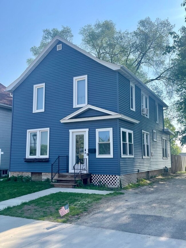 property at 714 N Broadway Ave