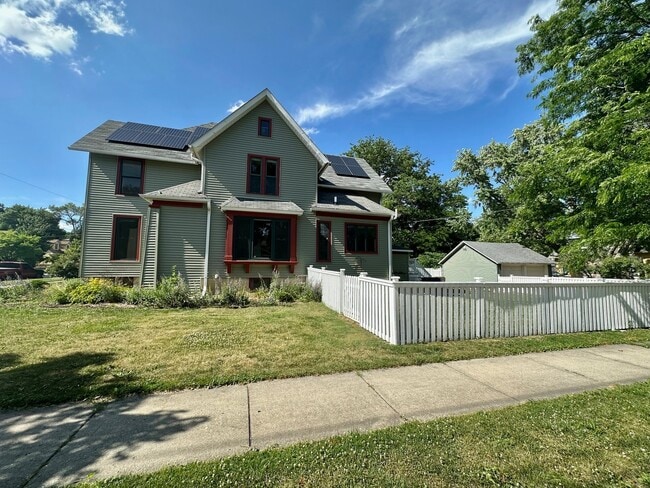 805 Augusta Ave in Elgin, IL - Building Photo - Building Photo