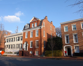 3249 N St NW in Washington, DC - Foto de edificio - Building Photo