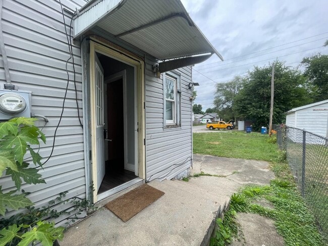 2000 Locust St in Terre Haute, IN - Foto de edificio - Building Photo