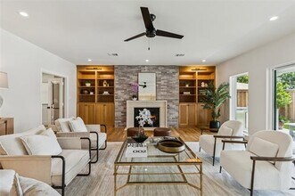 9736 Chiswell Rd in Dallas, TX - Building Photo - Building Photo