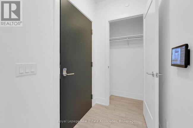 259 The Kingsway in Toronto, ON - Building Photo - Building Photo