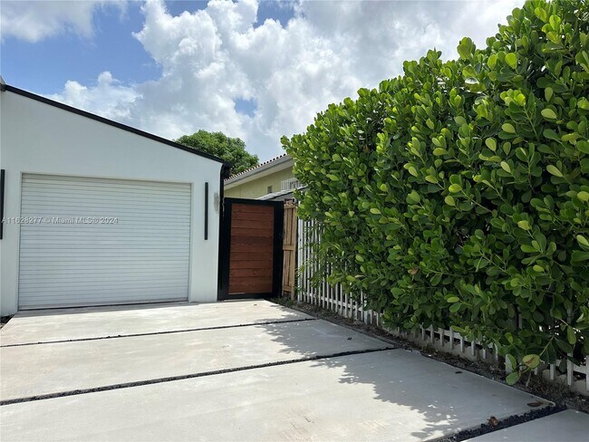 1868 SW 17th St-Unit -A in Miami, FL - Building Photo - Building Photo