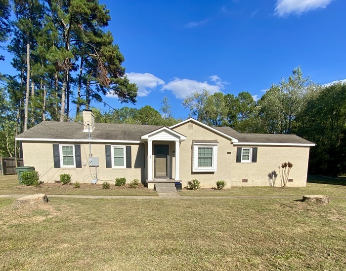 2019 Old Big Cove Rd in Owens Cross Roads, AL - Foto de edificio