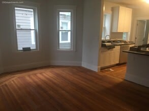 17 Ashland St, Unit 3B in Somerville, MA - Foto de edificio - Building Photo