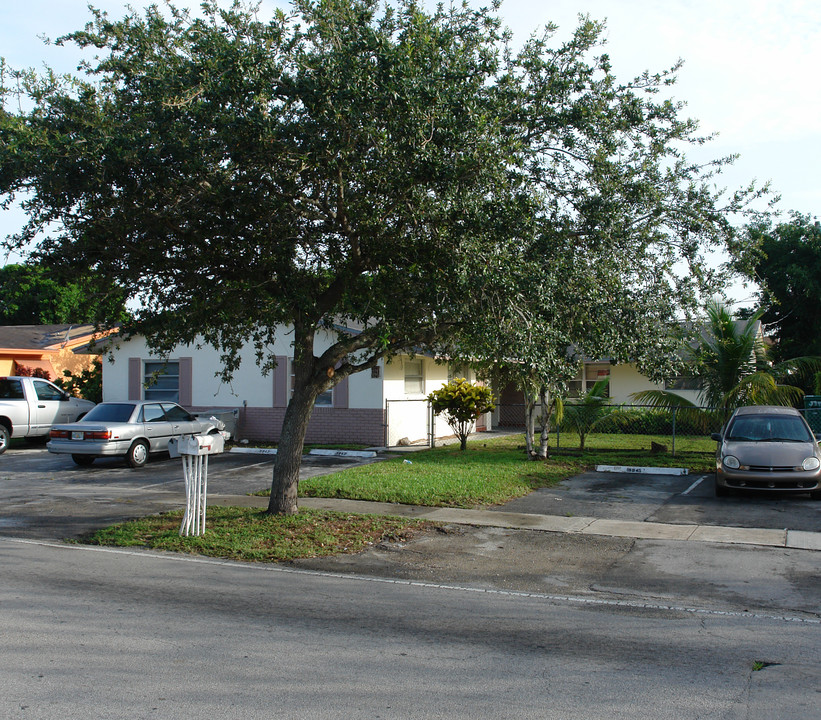 5941 NW 19th St in Fort Lauderdale, FL - Building Photo