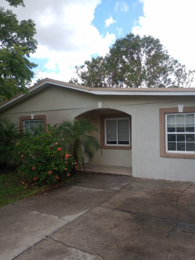 property at 2509 Sunset Dr E