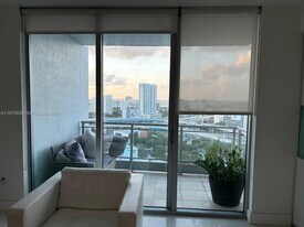 90 SW 3rd St, Unit 2111 in Miami, FL - Building Photo