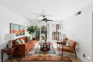 1304 Summit St in Austin, TX - Building Photo