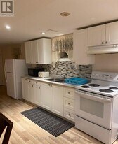 18 King George Rd in Toronto, ON - Building Photo