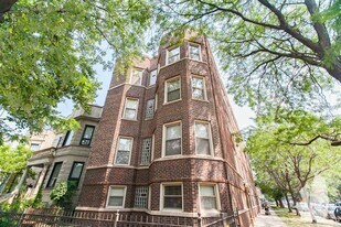 1304 W Waveland Ave, Unit #2 in Chicago, IL - Building Photo