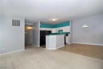 101 Yellowstone Ct in Berea, OH - Building Photo - Building Photo