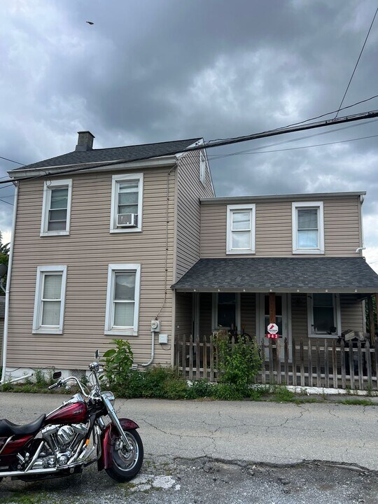 643 Ave G in Columbia, PA - Building Photo