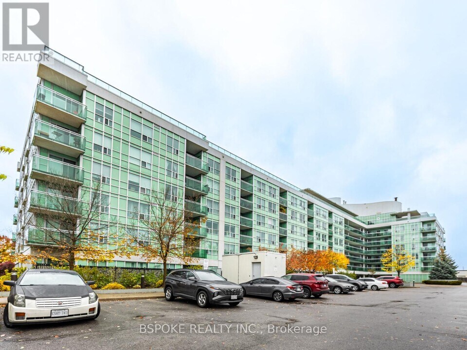 60 Fairfax Crescent in Toronto, ON - Building Photo