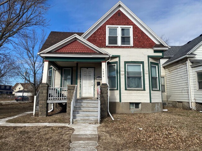 3006 Rockingham Rd in Davenport, IA - Building Photo - Building Photo