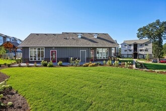LIBERTY CREST APARTMENTS in Salem, OR - Foto de edificio - Building Photo