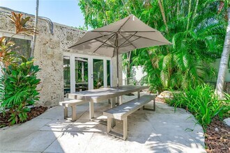 111 S Hibiscus Dr in Miami Beach, FL - Building Photo - Building Photo