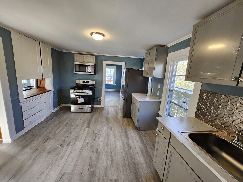 79 Washington Ave-Unit -2 in Torrington, CT - Building Photo