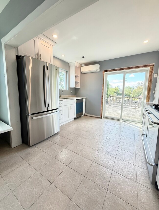 94 Alhambra Rd in Massapequa, NY - Building Photo - Building Photo