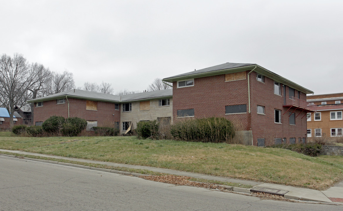 1306 Bryn Mawr Dr in Dayton, OH - Foto de edificio