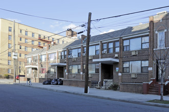 9003-90-09 169th St in Jamaica, NY - Building Photo - Building Photo