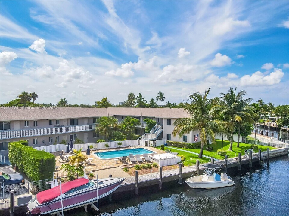 199 E McNab Rd in Pompano Beach, FL - Building Photo