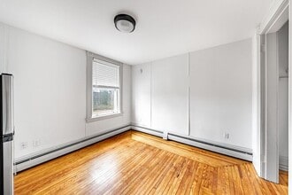 245 Clinton St in Saratoga Springs, NY - Foto de edificio - Building Photo