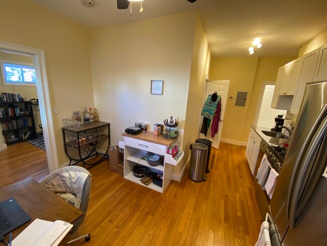 39 Cross St, Unit . in Somerville, MA - Building Photo - Building Photo