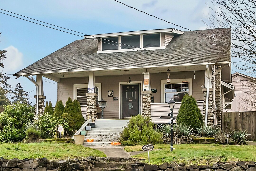 8221 Park Ave. S in Tacoma, WA - Building Photo