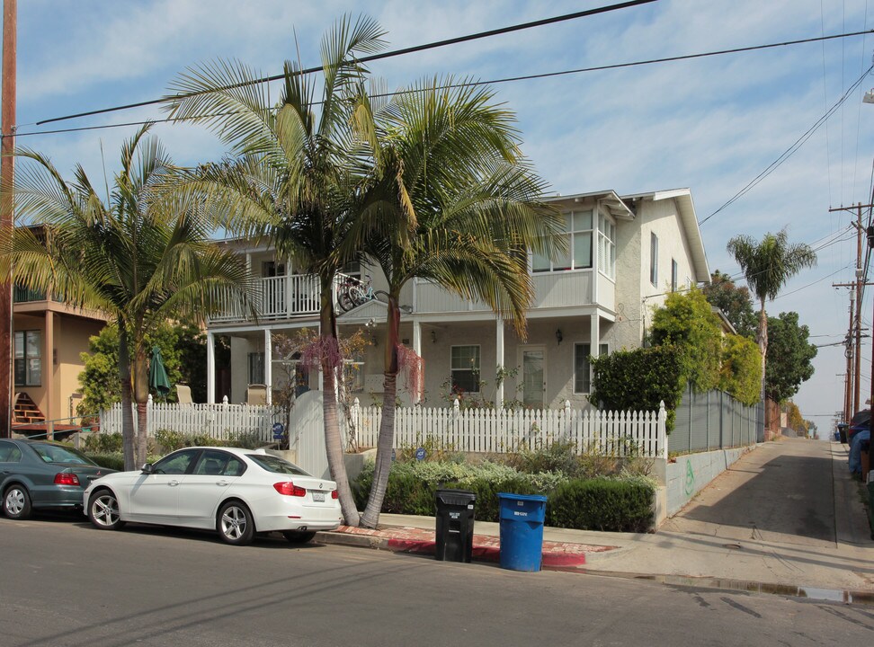 252 Hampton Dr in Venice, CA - Building Photo