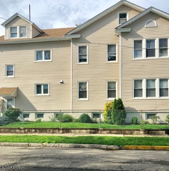 property at 227 N 15th St