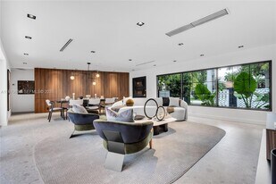 2500 Bayview Dr in Fort Lauderdale, FL - Building Photo