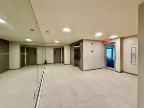 1605 Bay Rd in Miami Beach, FL - Building Photo - Building Photo