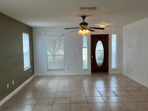 551 Bridle Ridge in San Antonio, TX - Building Photo - Building Photo