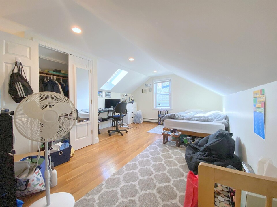 134 Pine St, Unit 2 in Cambridge, MA - Building Photo