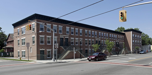 816-822 Prospect Ave in Westbury, NY - Building Photo - Building Photo
