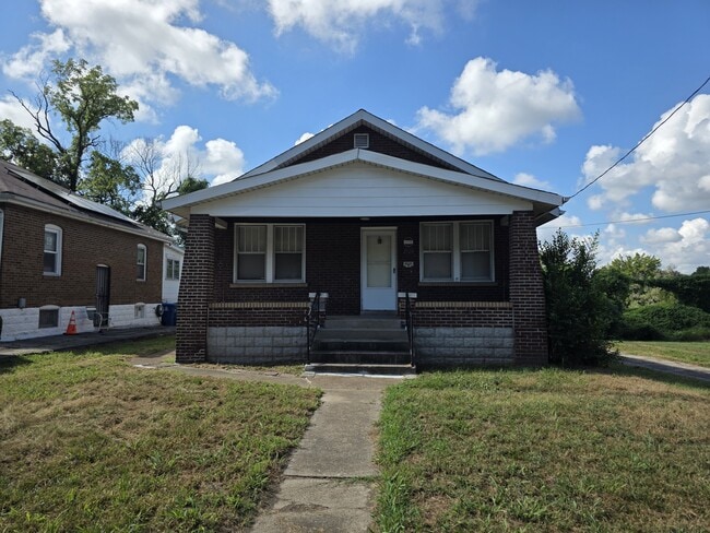 2528 McLaran Ave in Jennings, MO - Foto de edificio - Building Photo