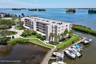 6061 N River Run Dr in Sebastian, FL - Building Photo