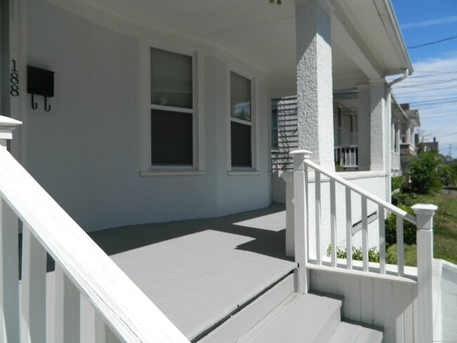 190 Pacific St in Bridgeport, CT - Building Photo - Building Photo