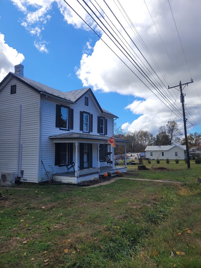 1795 New Hope and Crimora Rd in Crimora, VA - Foto de edificio - Building Photo